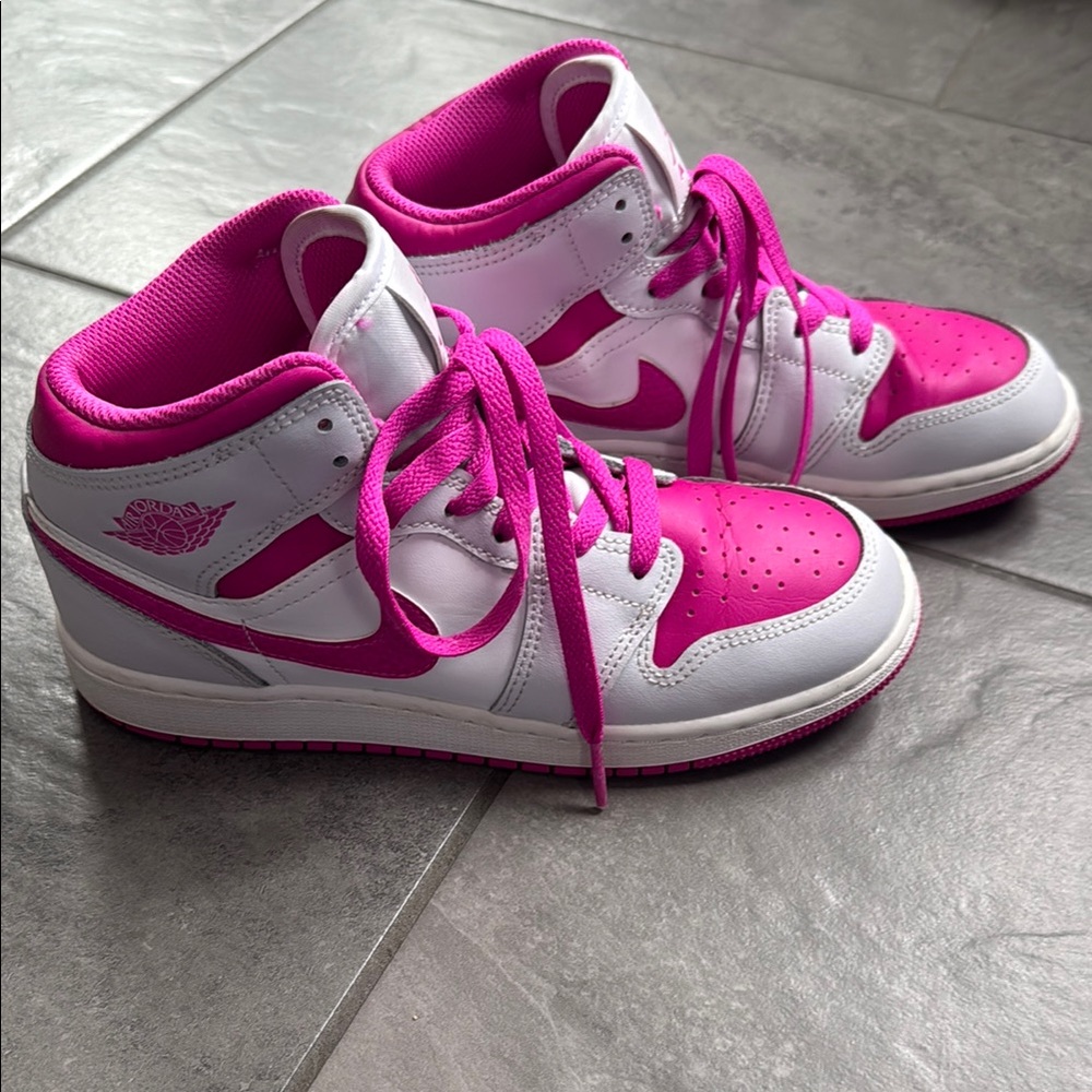 Jordan Kids Sneakers in White, pink & light grey